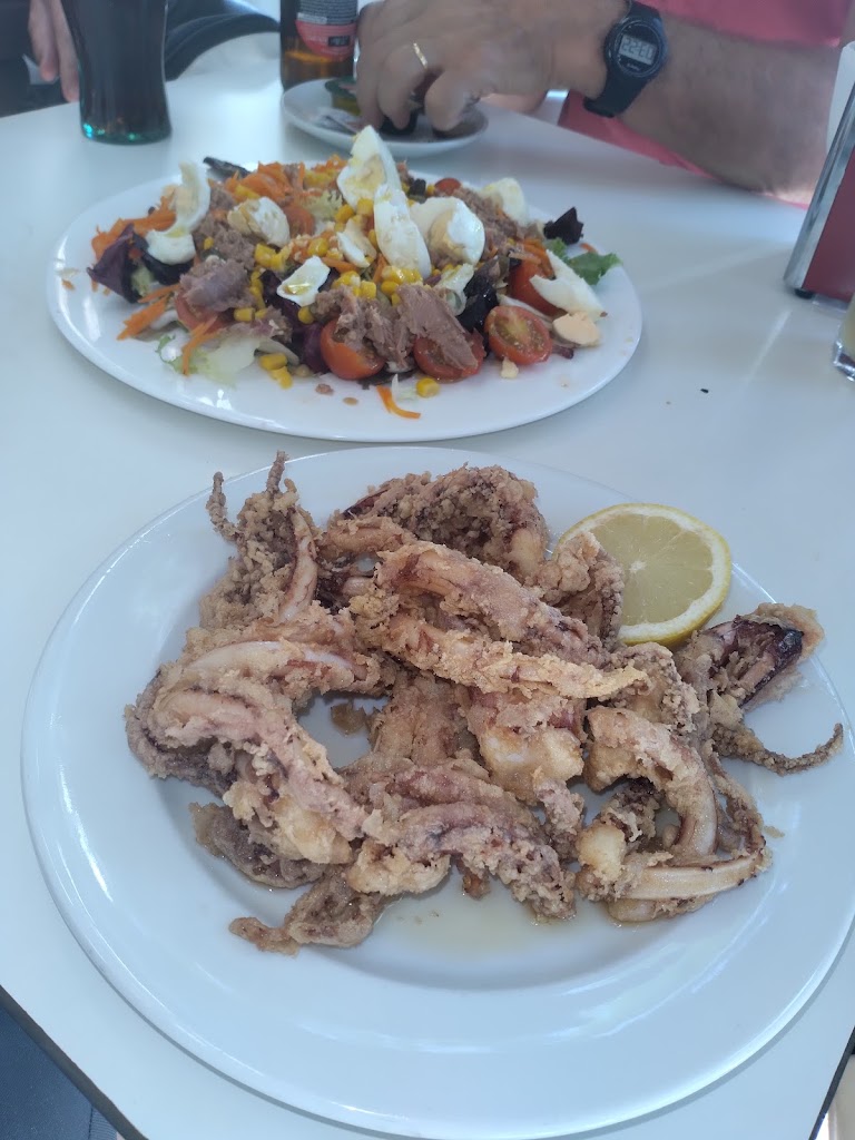CAFETERIA RESTAURANTE EL BOMBA — Comida y bebida