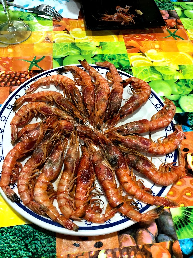 Cafeteria Restaurante Chigal — Comida y bebida