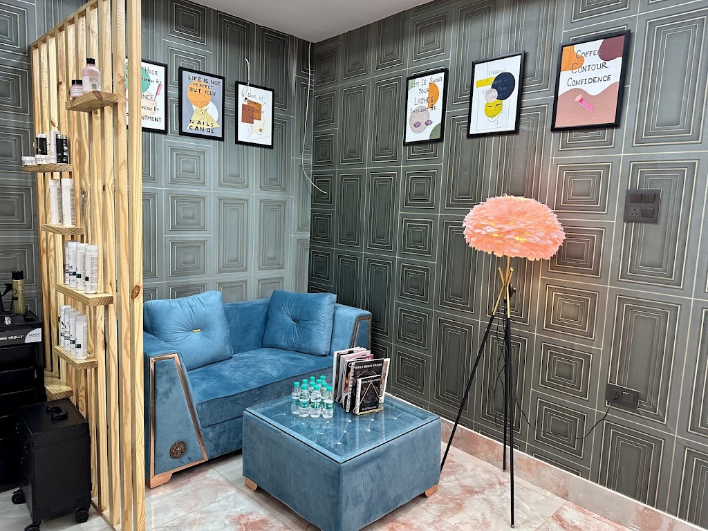 Hira S Bridal Studio Makeover Studio And Academy Bridal Makeup Artist Makeup Artist Best Makeup Studio In Kashipur