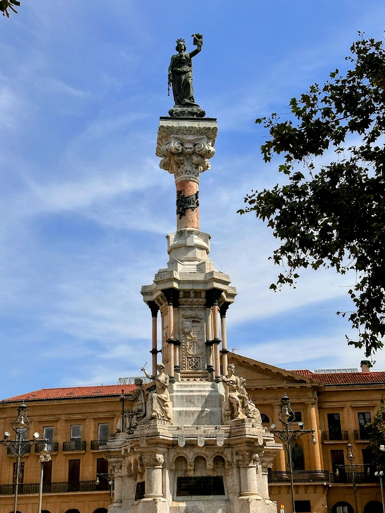 Monumento a los Fueros