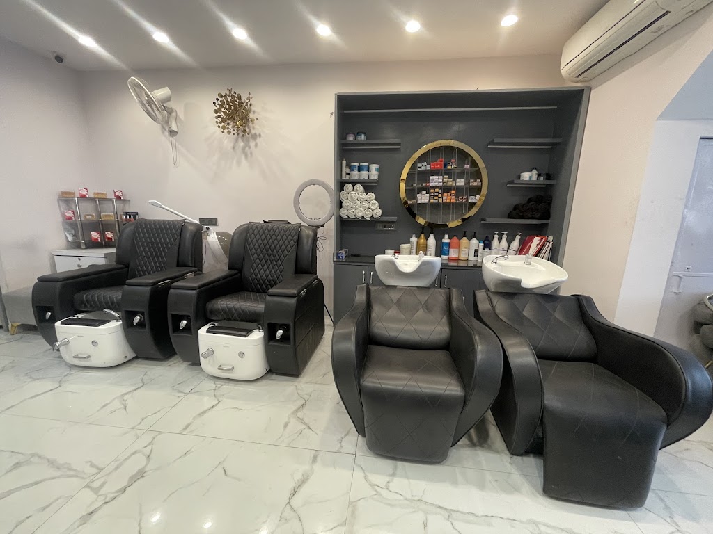 Kiara Unisex Salon