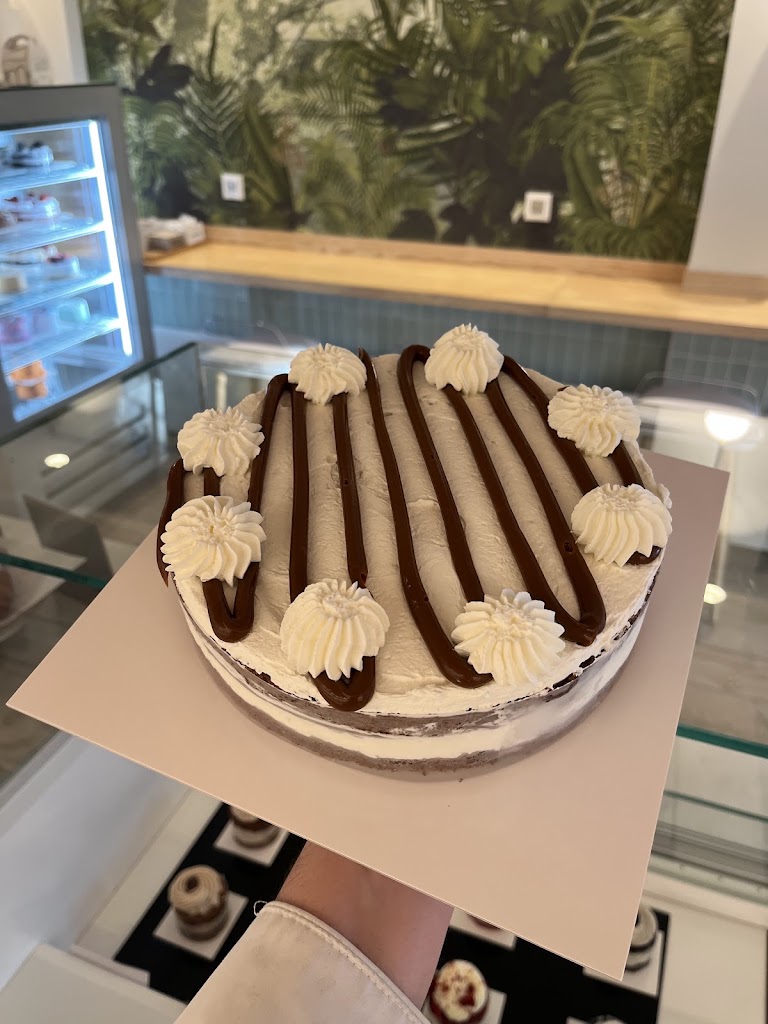 La Casa Blanca Pastisseria — Comida y bebida