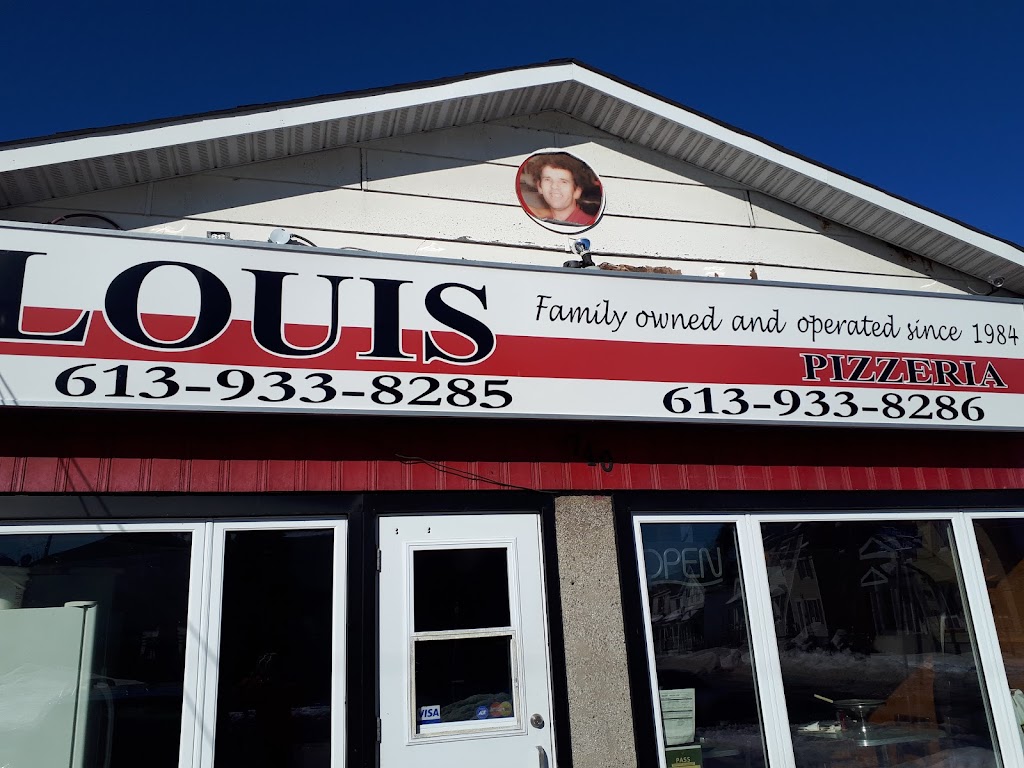 Louis' Pizzeria in Cornwall