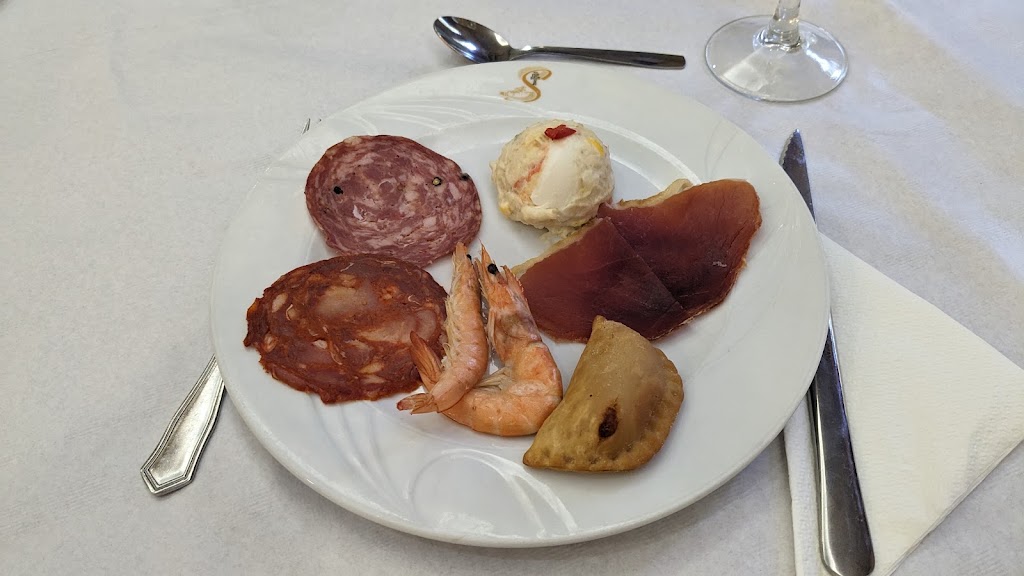 Restaurante Salones Castillo — Comida y bebida