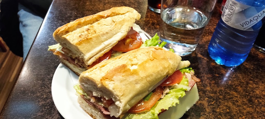 Cafe Vicus Bar — Comida y bebida