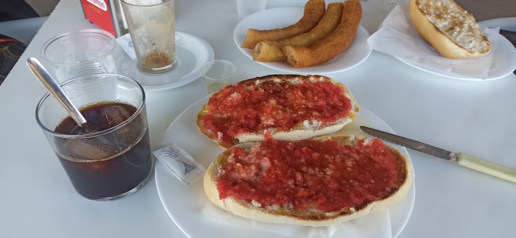 Cafe Bar Rodas — Comida y bebida
