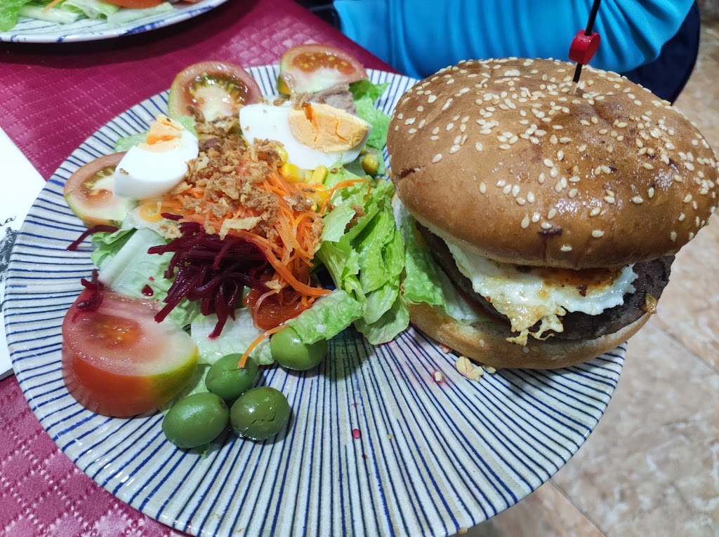 Cafeteria Bar Cibeles — Comida y bebida