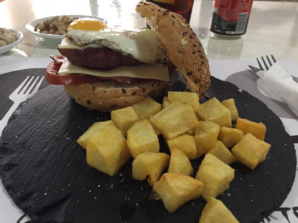 Momart Paiporta — Comida y bebida