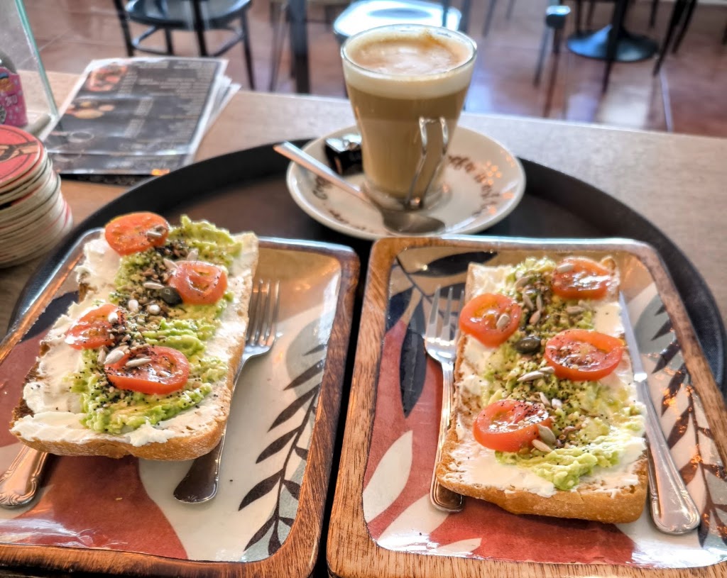 Arcos Cafe — Comida y bebida
