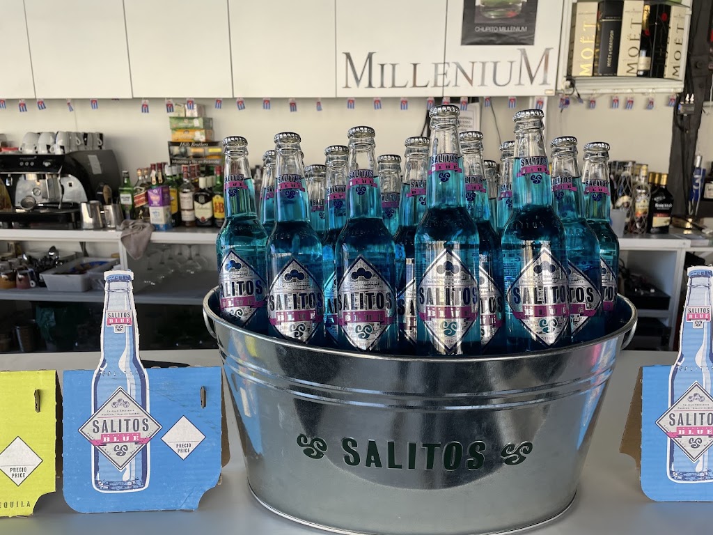 Millenium cocktail bar — Comida y bebida