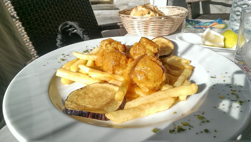 Martinez Cerveceria — Comida y bebida