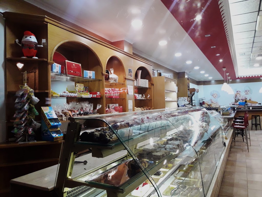 Pasteleria Confiteria Cafeteria Salvador's — Ambiente