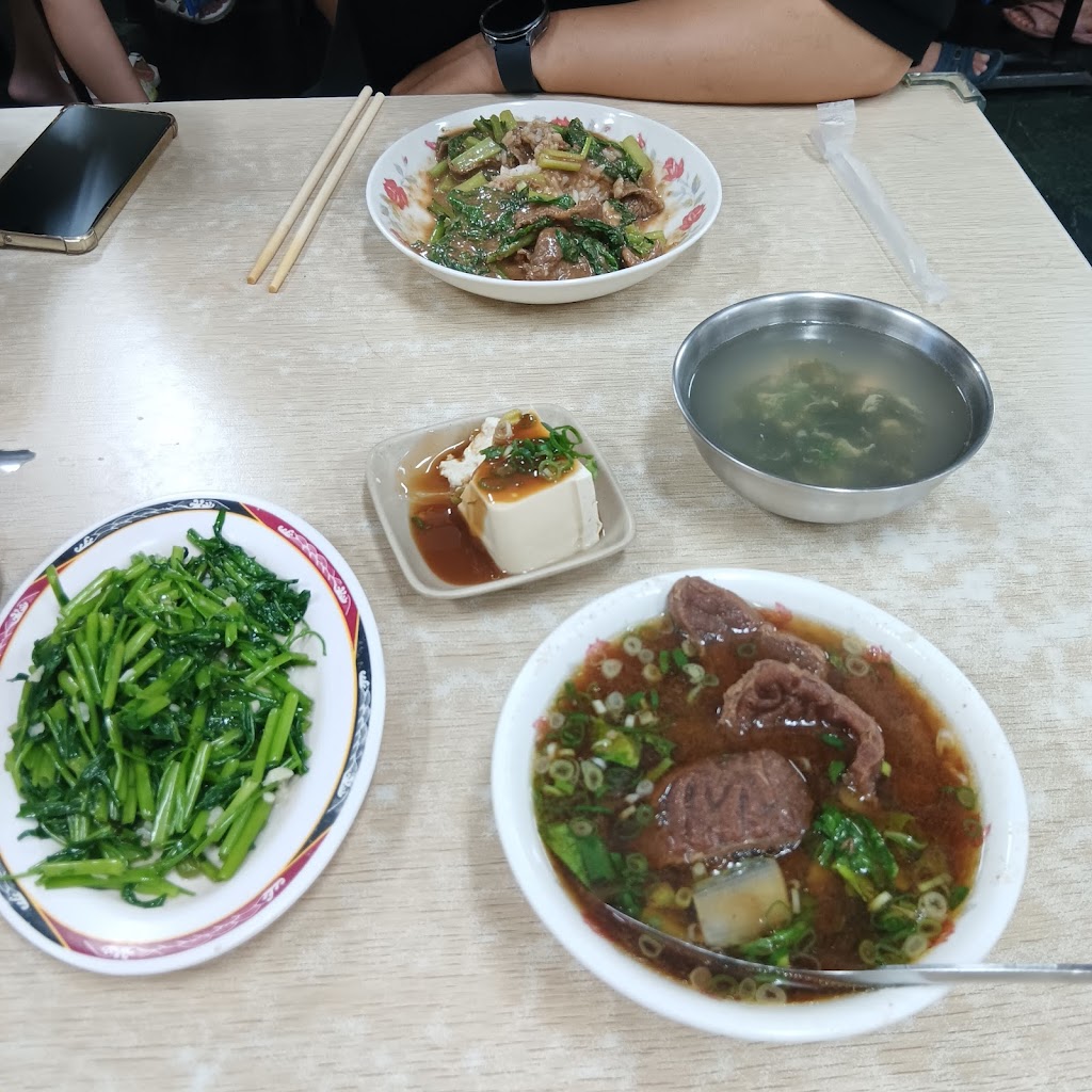 牛老二牛肉麵館-興中本店 的照片