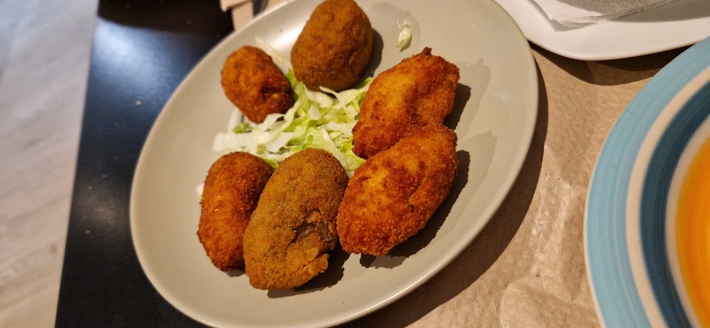 Restaurante El Tapeo de La Yaya — Comida y bebida