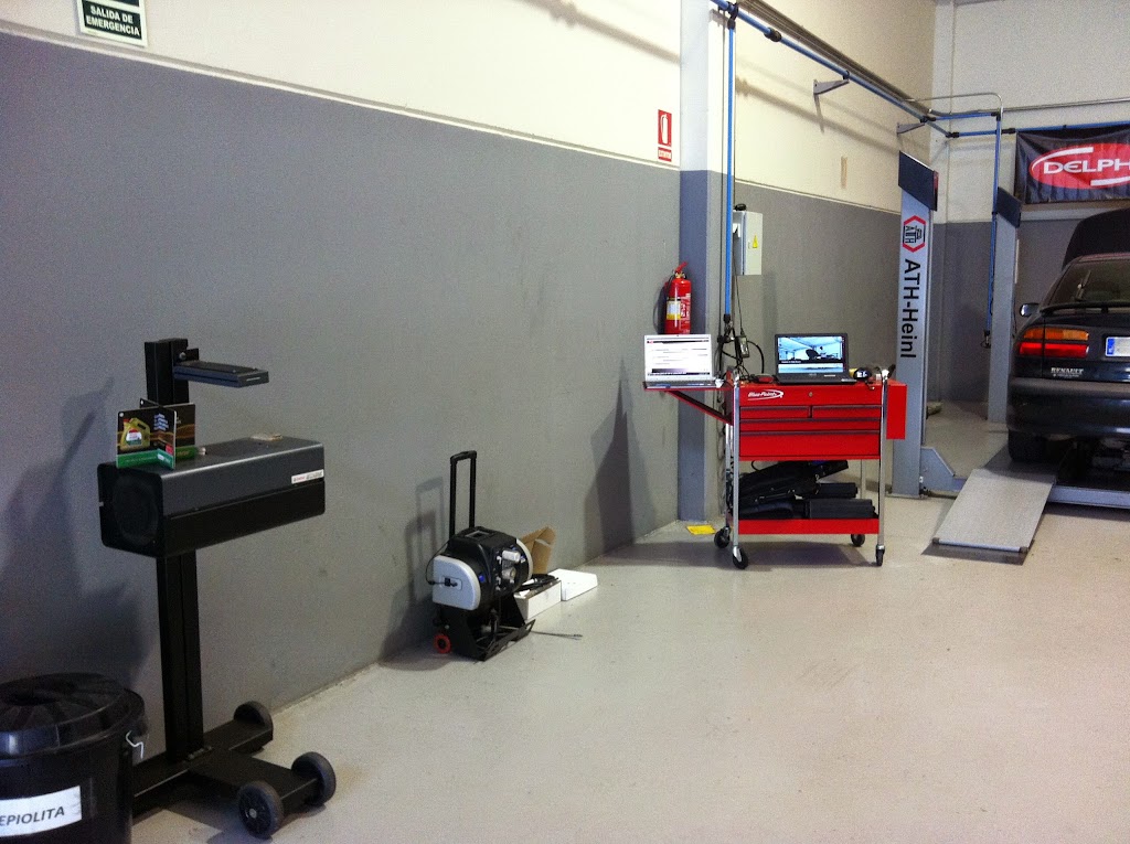motec s.l. Motor y Tecnologia del Automovil Castrol Service — Interior
