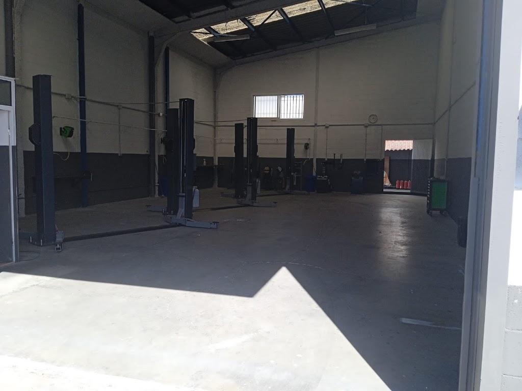 BOSS GARAGE BORMUJOS — Del propietario