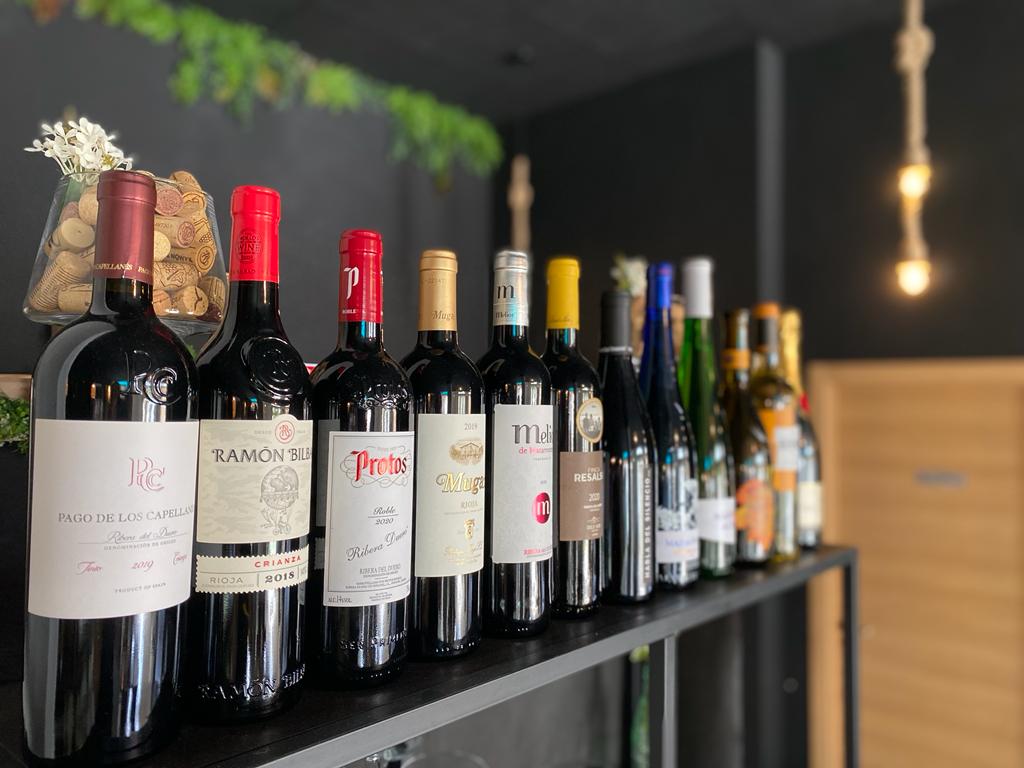 La Esquina Bar — Comida y bebida