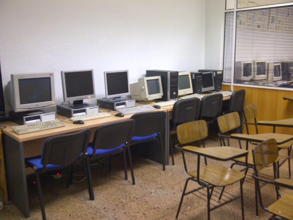 Autoescuela Lazaro — Del propietario