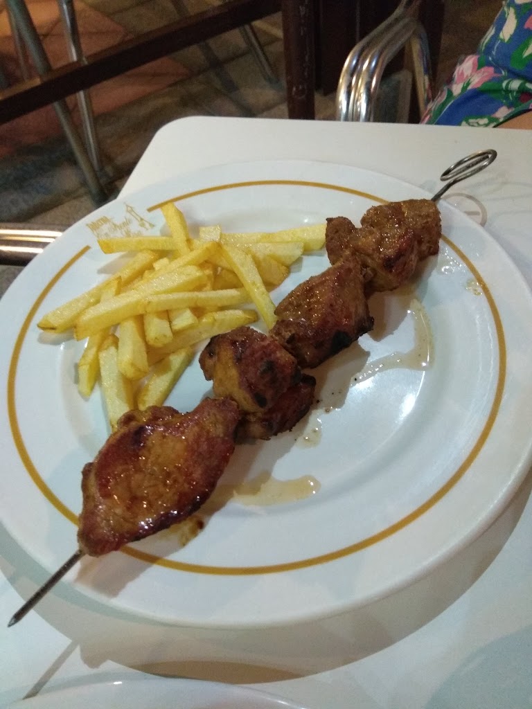 Taberna Enfrentedemisa — Comida y bebida