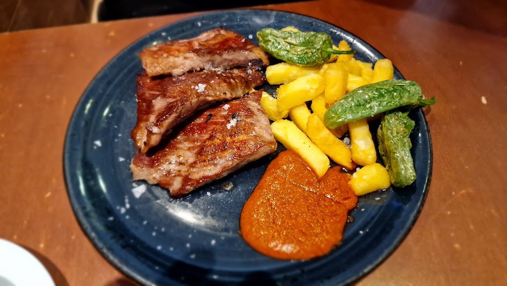 Bodega San Francisco — Comida y bebida