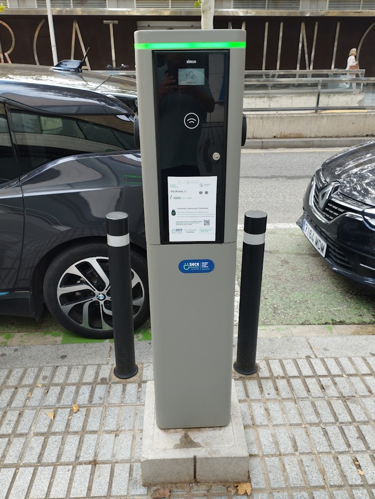 Etecnic Charging Station