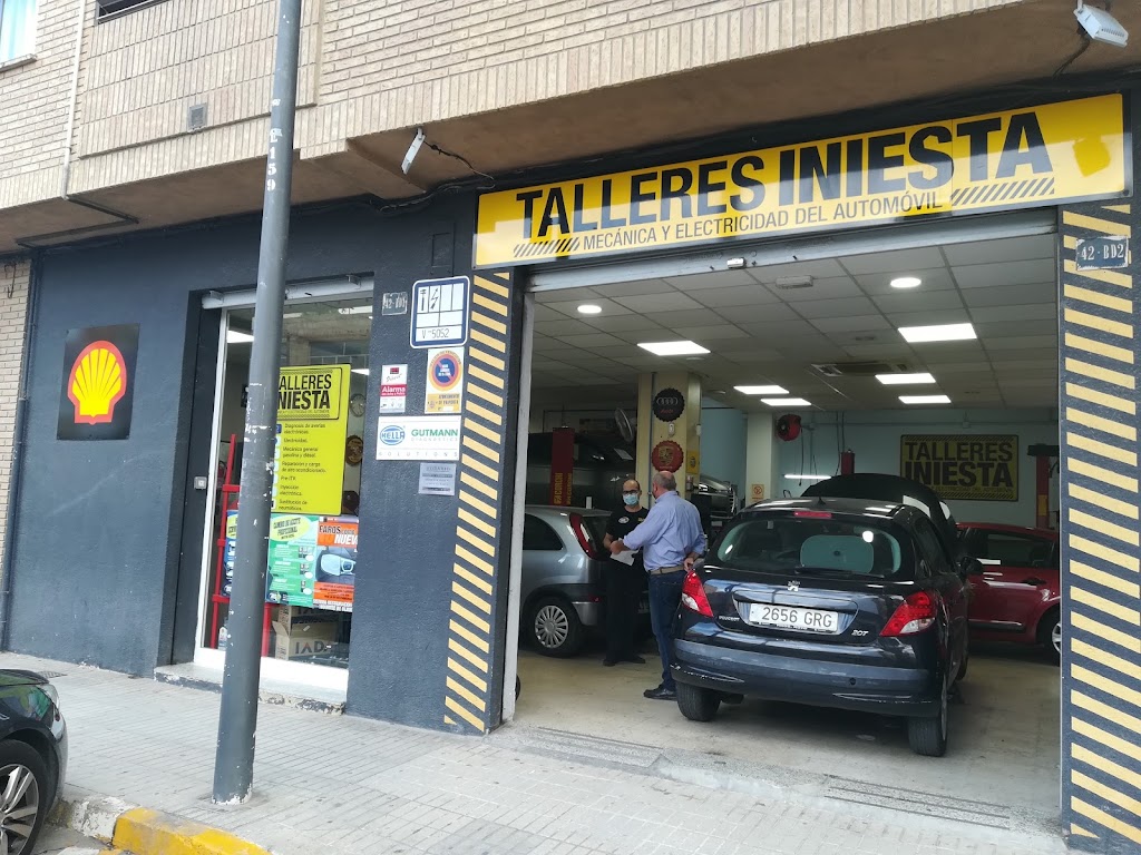 Talleres Iniesta — Exterior