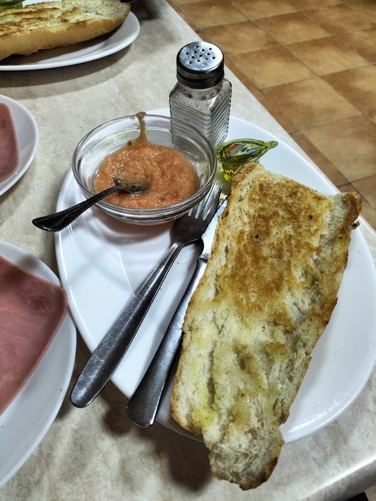 Bar Enfrente — Comida y bebida