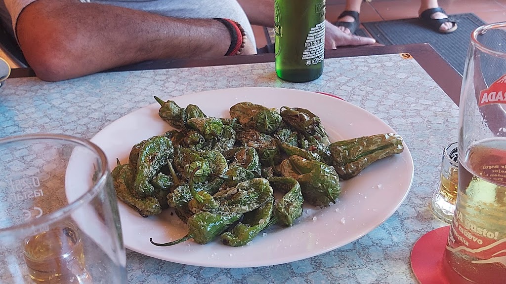 Bar Cafeteria La Escuela — Comida y bebida