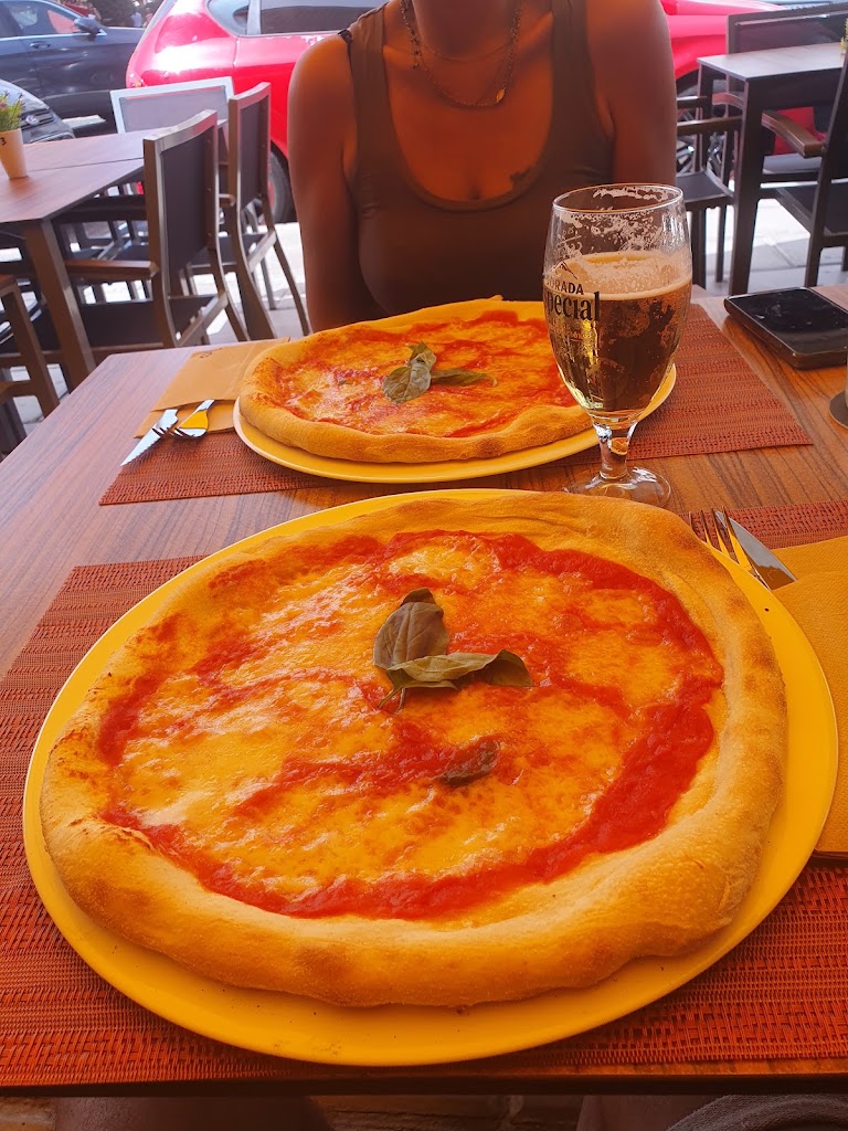 Bar Pizzeria Pinseria Acorde — Pizza