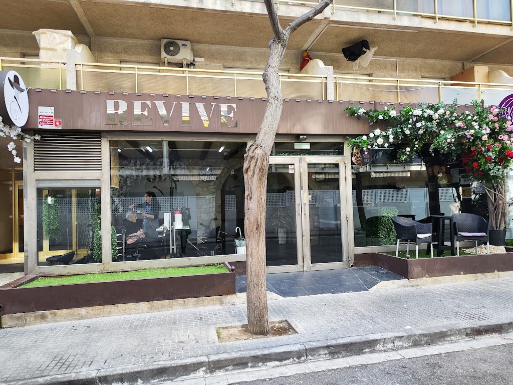 Salon Revive — Exterior