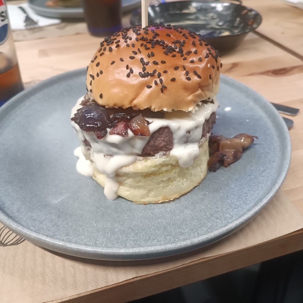 Grill House - Hamburgueseria — Comida y bebida