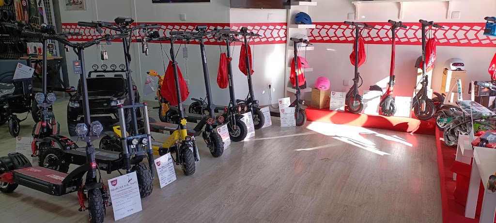 SABWAY Santa Perpetua,Tienda y taller patinetes electricos, scooters y skates. — Interior