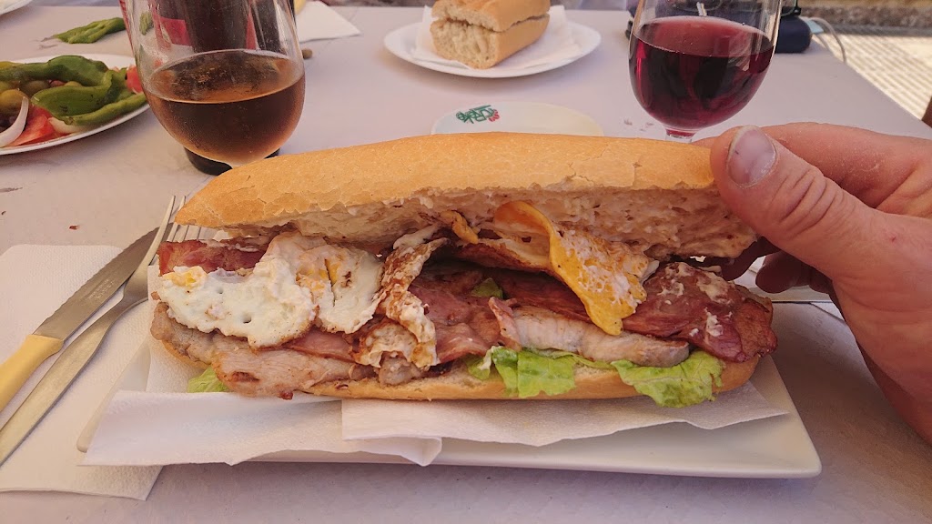Cafeteria La Placeta — Comida y bebida