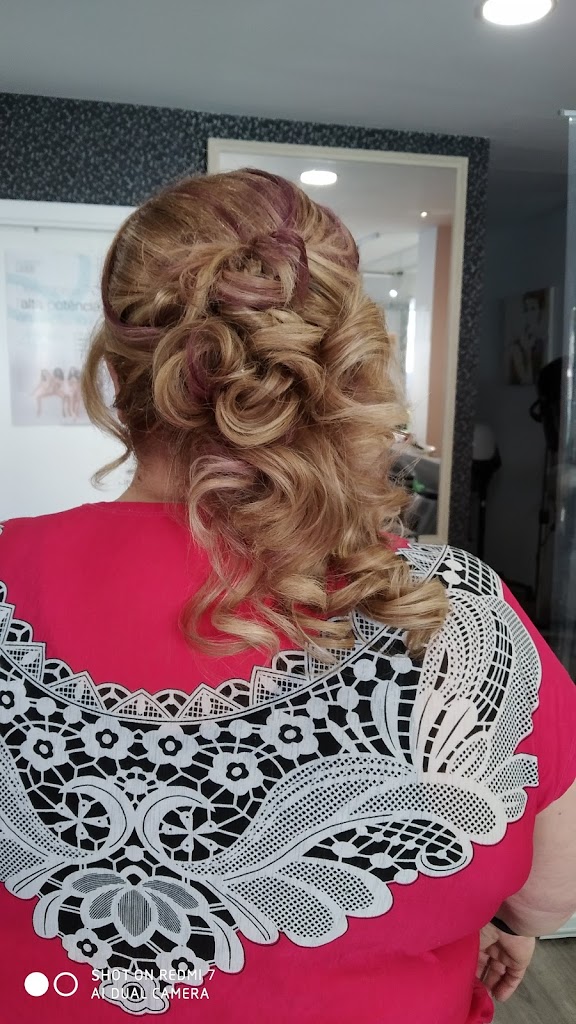 PERRUQUERIA I ESTETICA KRYSTAL - Presoterapia, Depilacion Laser , Diseno de unas, Peluqueria,