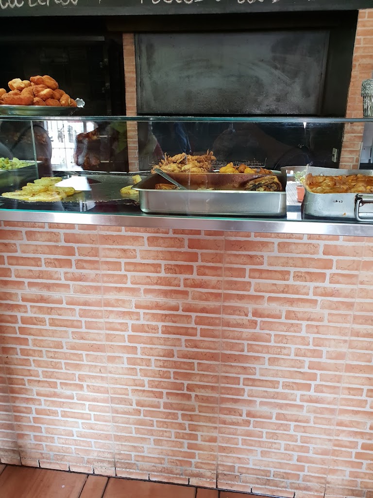 Asador de pollos Dani — Ambiente