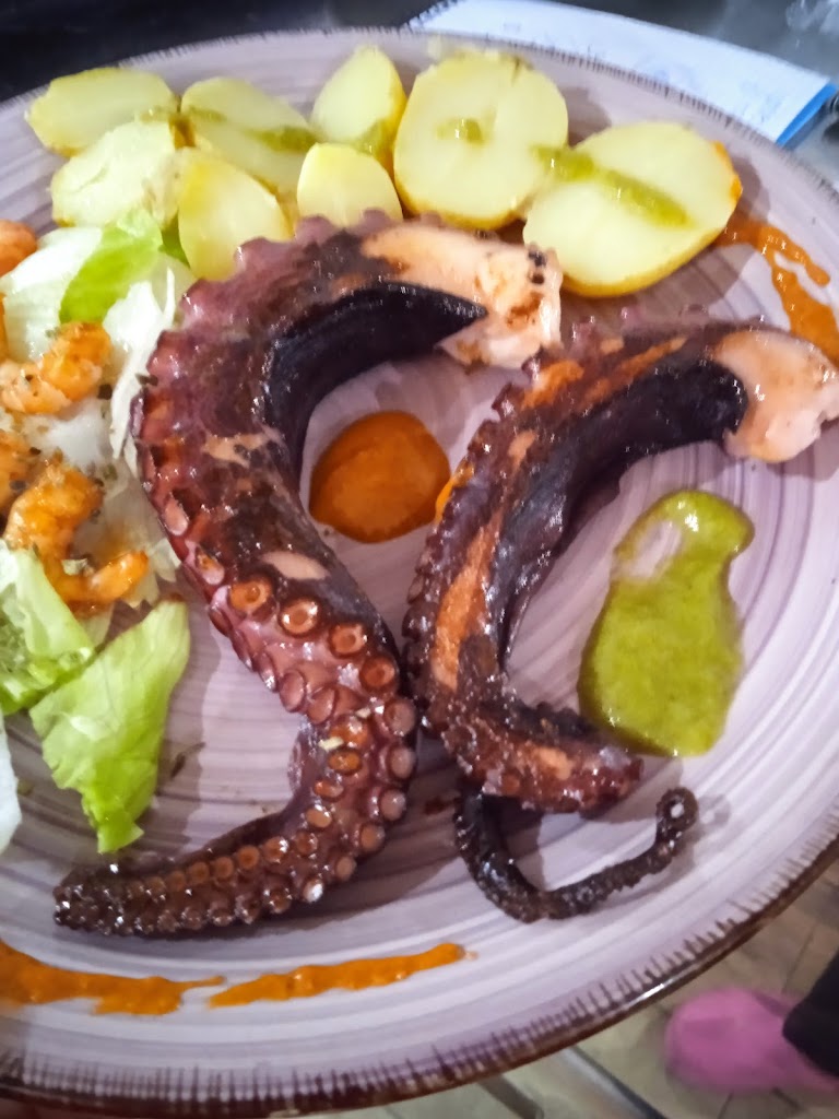 No Madrugues Cafe, Tapas y Cocteles — pulpo
