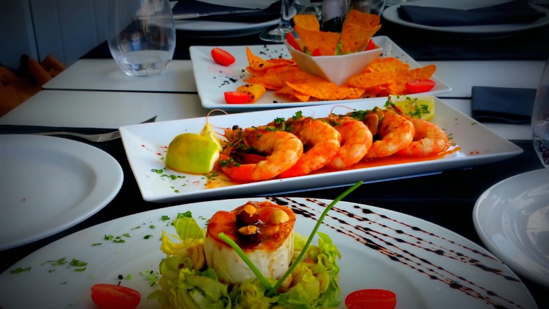 Restaurante La Gustera — Comida y bebida