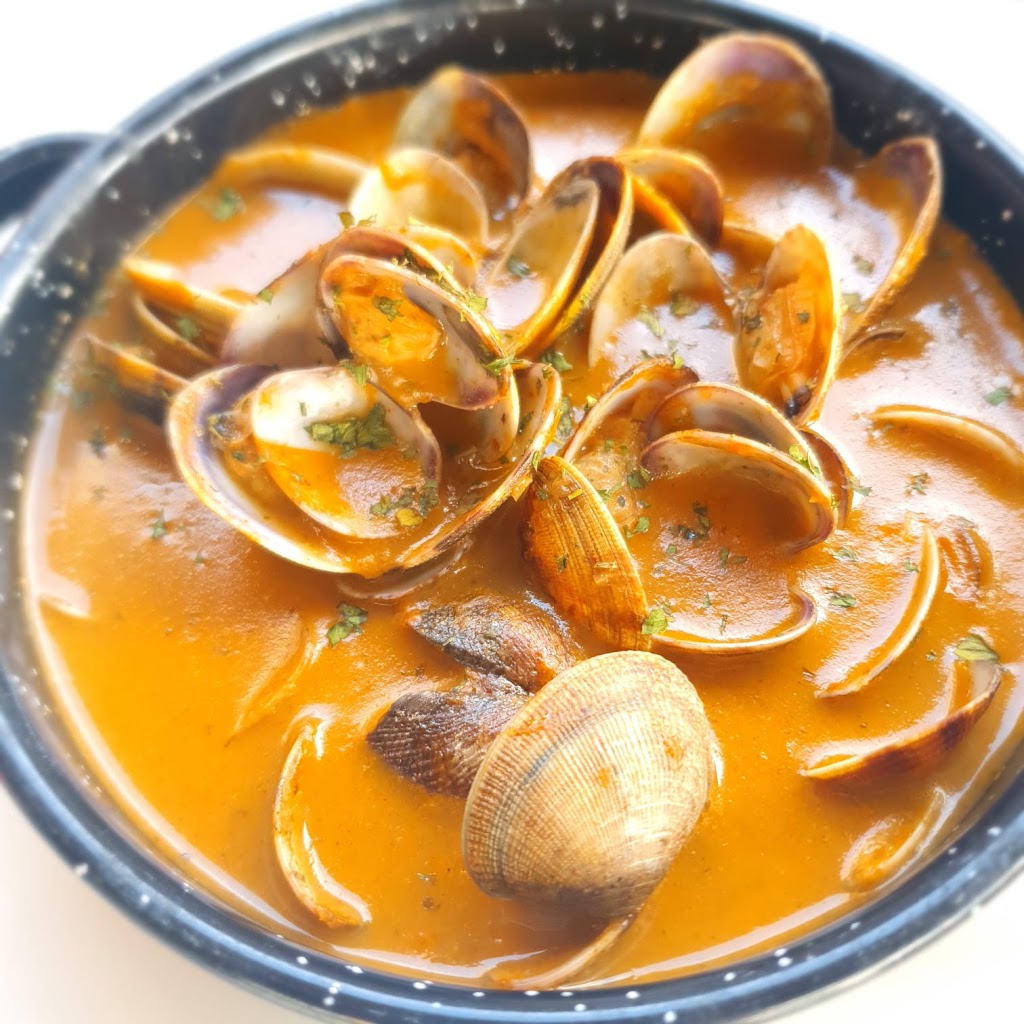 AkeLarruM Bar — Comida y bebida