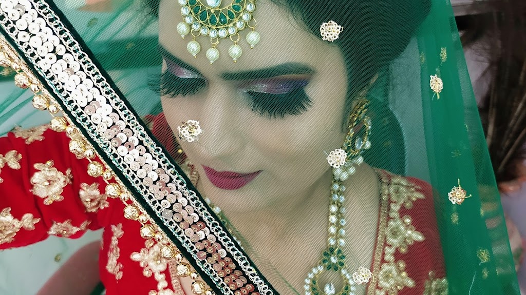 Rashi Beauty Parlour