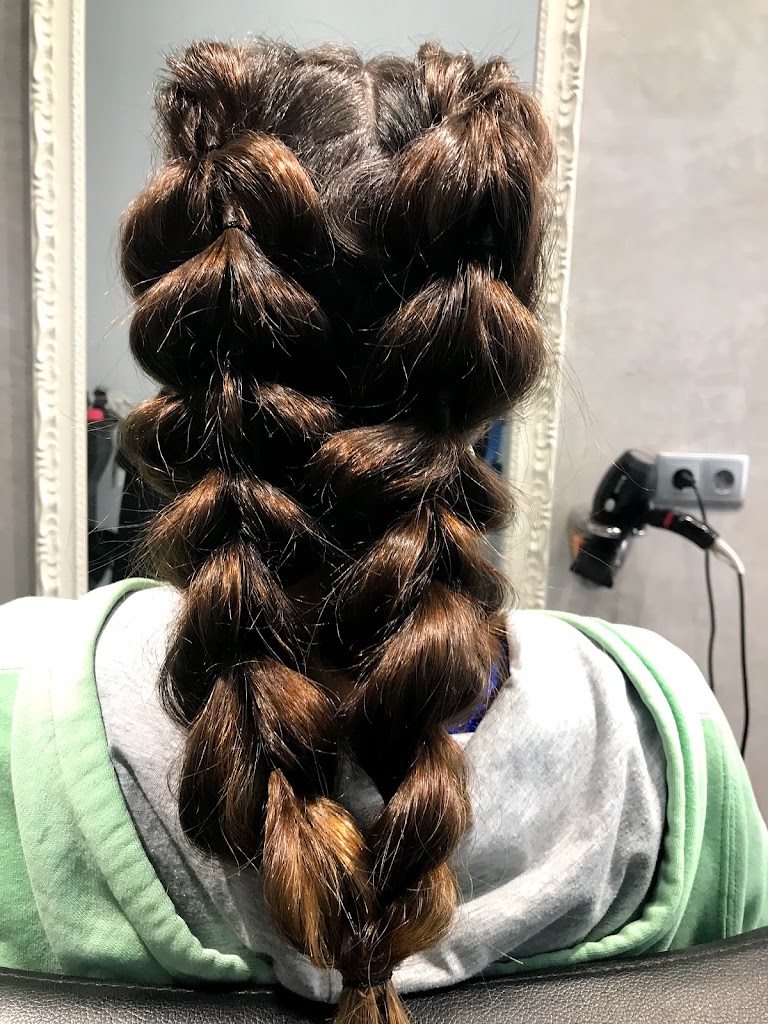 PELUQUERIA Y ESTETICA ESSENCIAL — Peinado