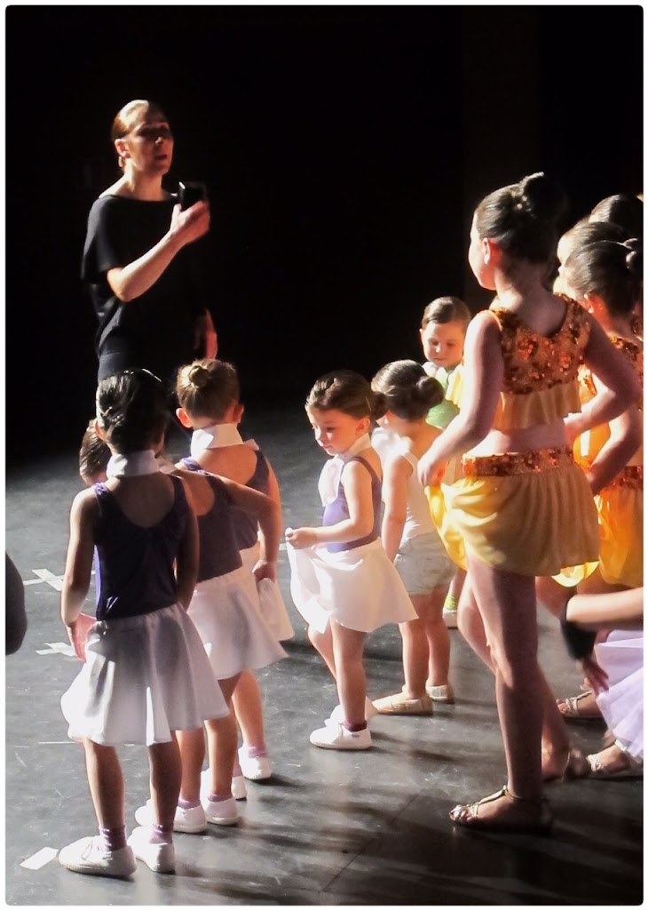 Escuela De Danza Gema Bravo — Danza