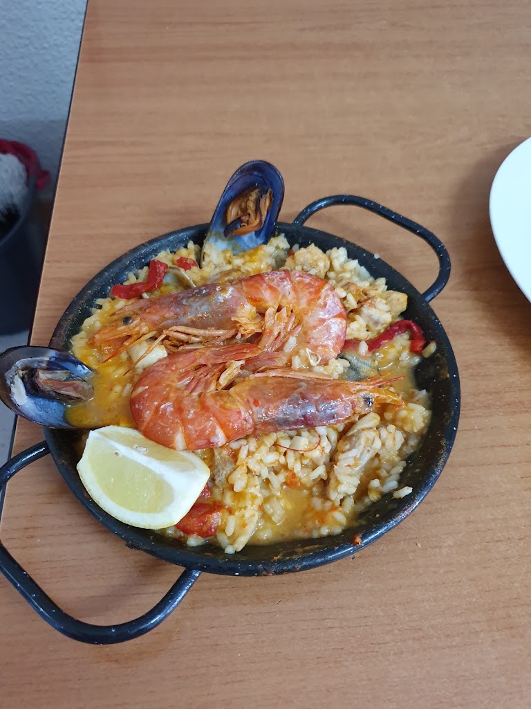 Bar tornem-hi Sant Roc — Comida y bebida