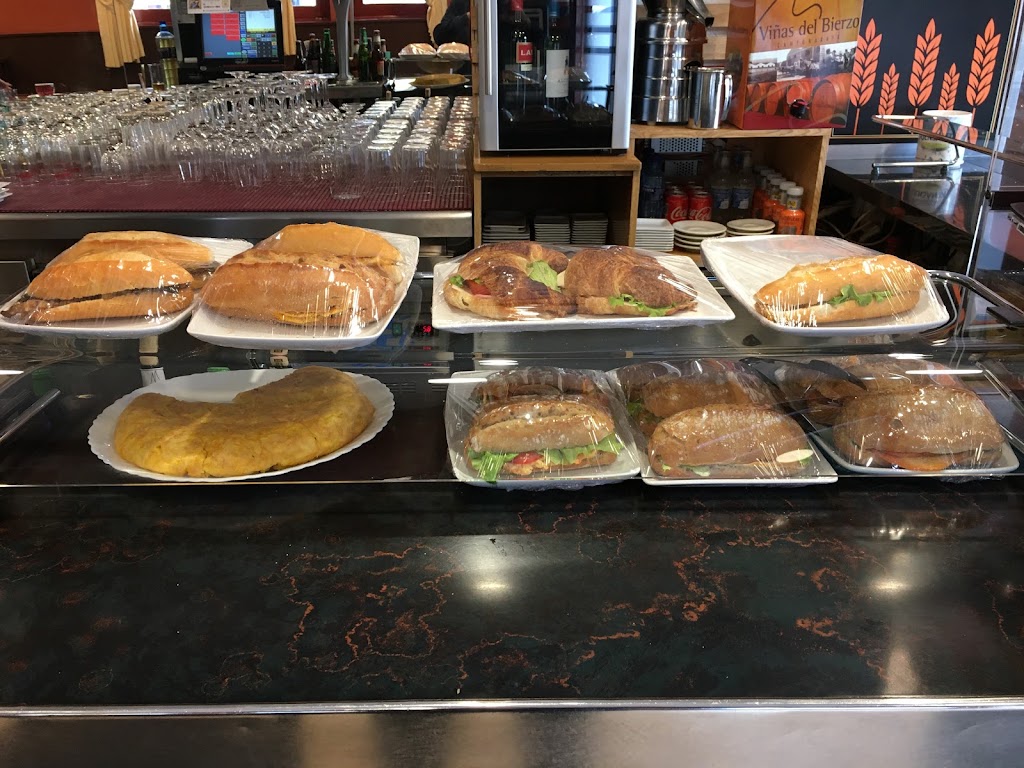 Bar La Posta — Comida y bebida