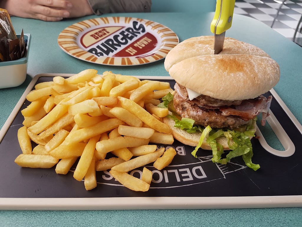Big Bobs American Diner — Comida y bebida