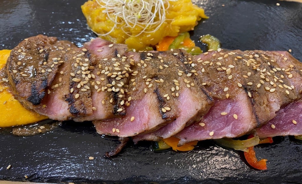 Gastrobar Casa Lucia — Comida y bebida