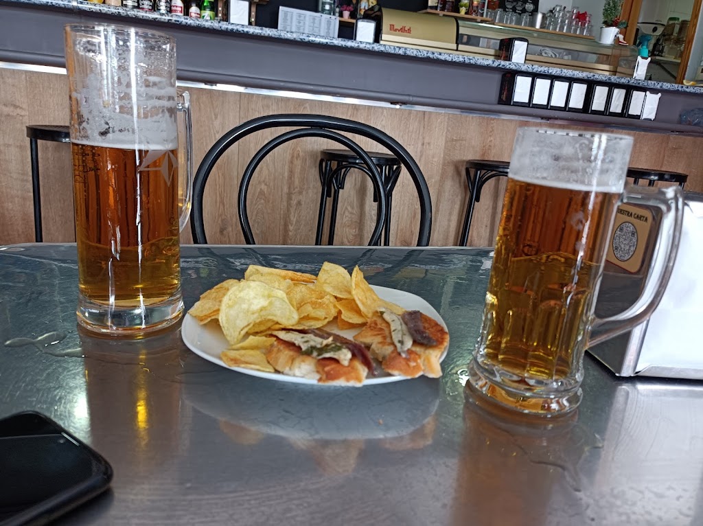 Hamburgueseria Ginebra — Comida y bebida