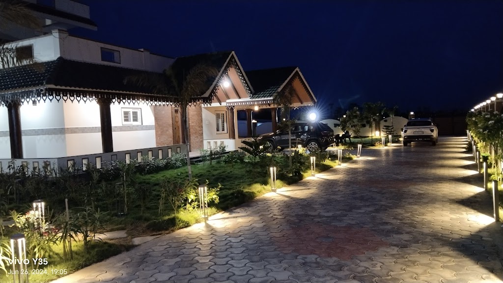 The Royal Farm Inn