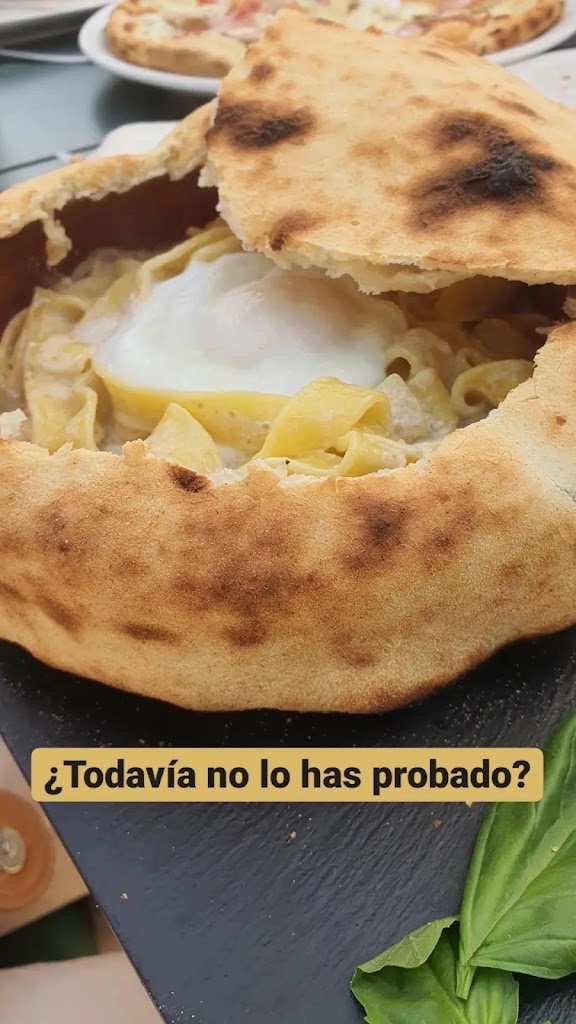 Ropi pizzeria — Calzone