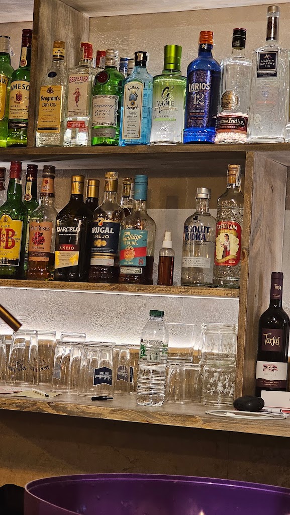 La Pinta Bar-Tapas — Ambiente