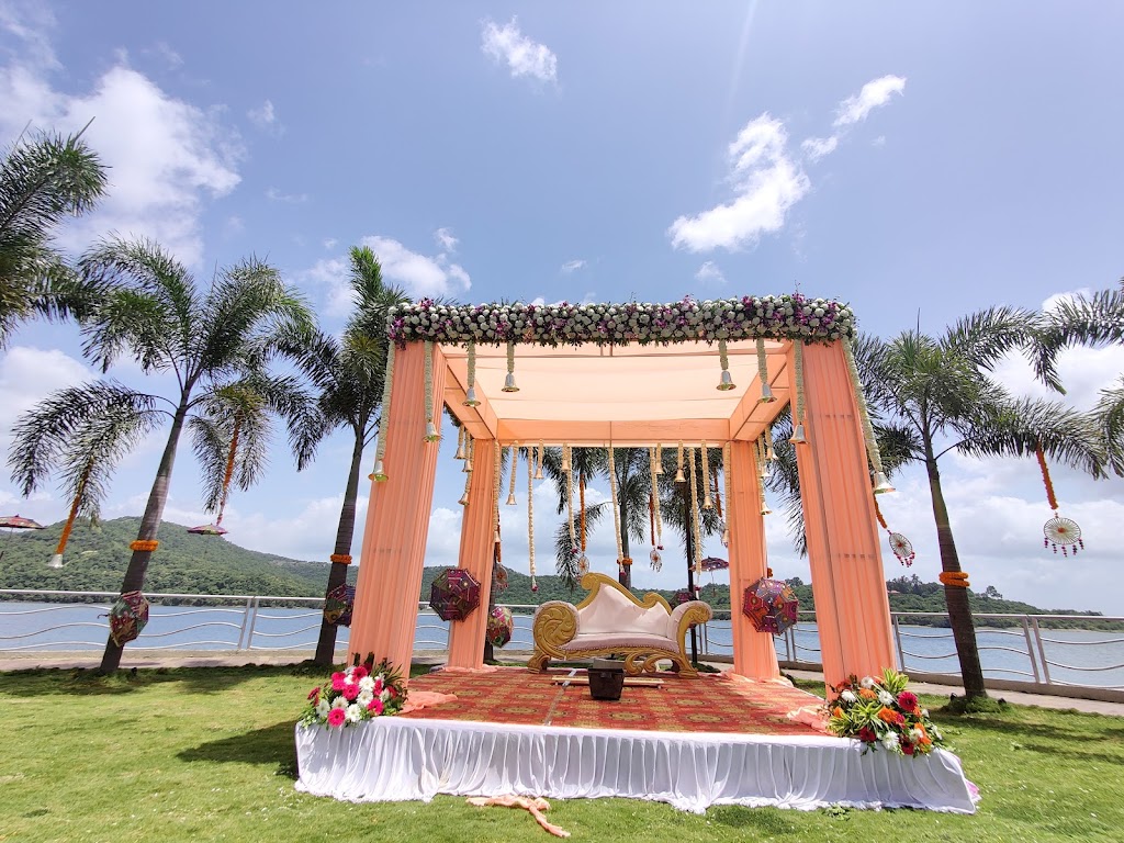 Aquarius Resort Lawns